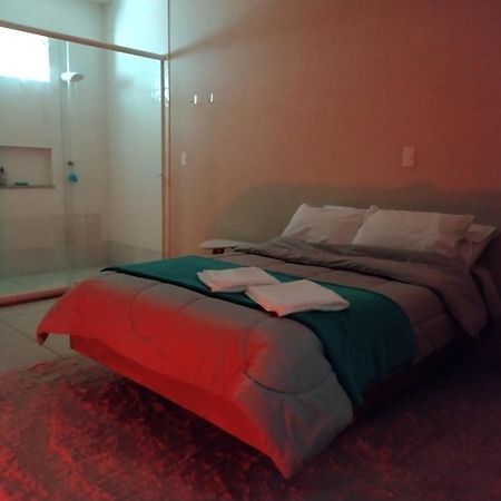 Casa Inteira, Grande Suite, Dois Chuveiros, Sala ,Cozinha E Garagem Privativa Total Conforto, Melhor Que Hotel! ボトゥカトゥ エクステリア 写真