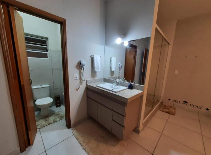 Casa Inteira, Grande Suite, Dois Chuveiros, Sala ,Cozinha E Garagem Privativa Total Conforto, Melhor Que Hotel! ボトゥカトゥ エクステリア 写真